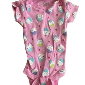⭐️5/$25 Onesies brand Pink Cupcake Onesie size 3-6 months! NWOT!